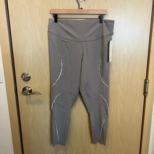 NWT lululemon Base Pace HR Tight 25" *Reflective
